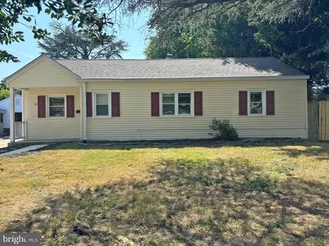 39 Robinson Dr, New Castle, DE 19720