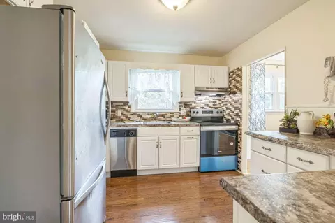 Kitchen - 80 Springlake Dr, Newark, DE 19711 photo 1 of 2