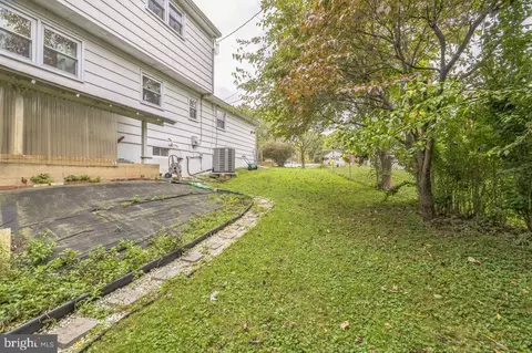 Exterior - 80 Springlake Dr, Newark, DE 19711 photo 5 of 11