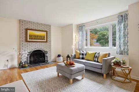 Living - 80 Springlake Dr, Newark, DE 19711 photo 1 of 2