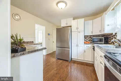 Entry Way - 80 Springlake Dr, Newark, DE 19711 photo 1 of 2