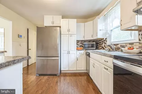 Kitchen - 80 Springlake Dr, Newark, DE 19711 photo 2 of 2