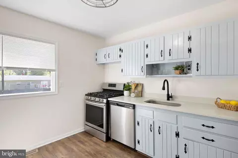 Kitchen - 302 Durso Dr, Newark, DE 19711 photo 1 of 2