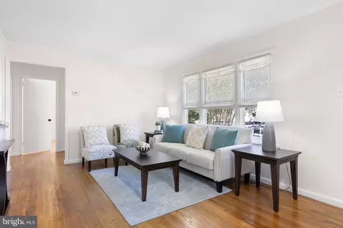 Living - 302 Durso Dr, Newark, DE 19711 photo 1 of 3
