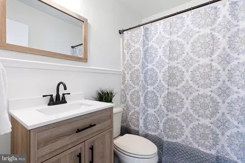 Bath - 302 Durso Dr, Newark, DE 19711 photo 1 of 1