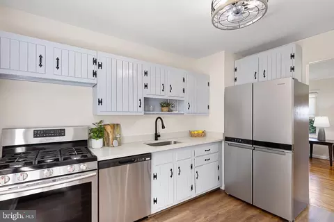 Kitchen - 302 Durso Dr, Newark, DE 19711 photo 2 of 2