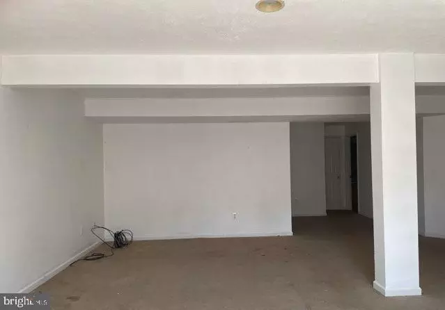 Living - 1016 W Founds St, Townsend, DE 19734 photo 2 of 2