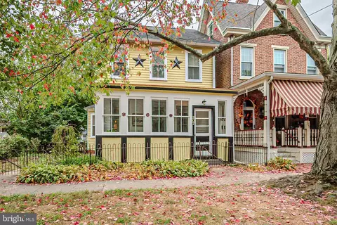 207 Clinton St, Delaware City, DE 19706