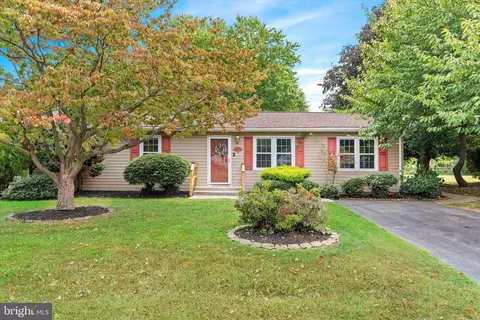 28 Hybridge Ave, Saint Georges, DE 19733