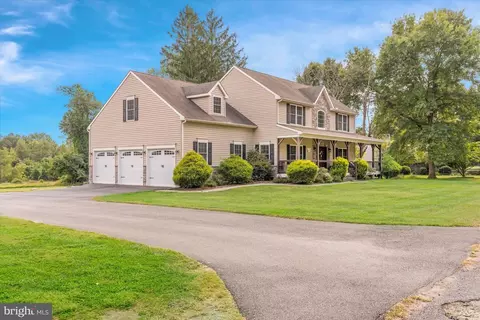 64 Richards Ln, Newark, DE 19711