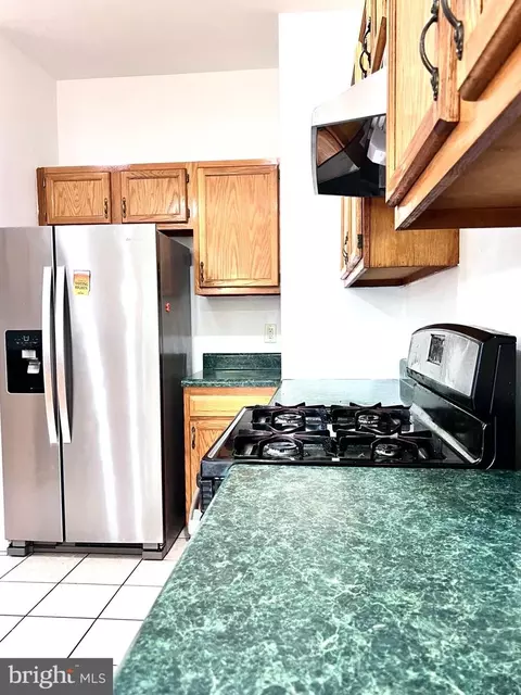Kitchen - 137 N Katrin Cir, New Castle, DE 19720 photo 2 of 5