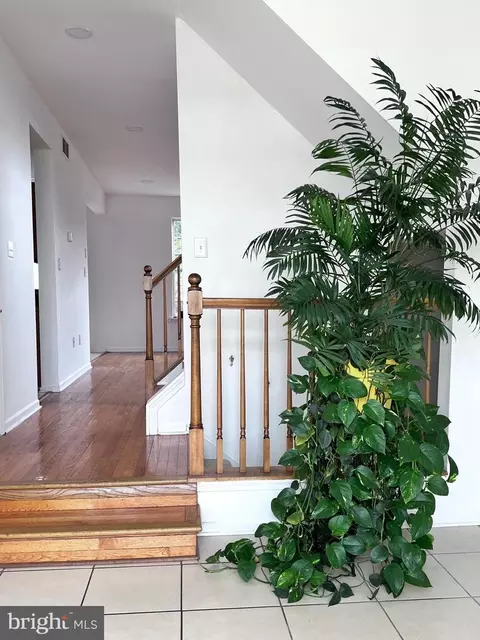 Entry Way - 137 N Katrin Cir, New Castle, DE 19720 photo 2 of 2