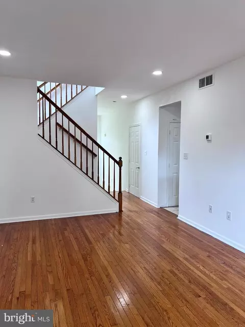 Living - 137 N Katrin Cir, New Castle, DE 19720 photo 1 of 5