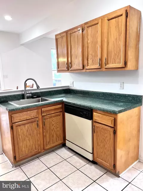 Kitchen - 137 N Katrin Cir, New Castle, DE 19720 photo 3 of 5