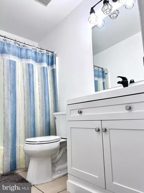 Bath - 137 N Katrin Cir, New Castle, DE 19720 photo 2 of 2