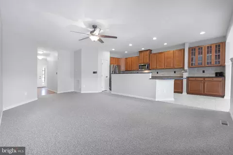 Living - 403 Caledonia Way, Townsend, DE 19734 photo 5 of 6
