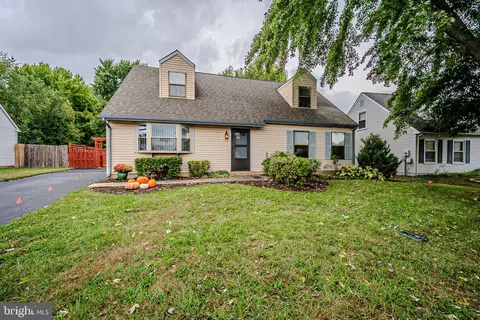 135 Diminish Dr, Newark, DE 19713