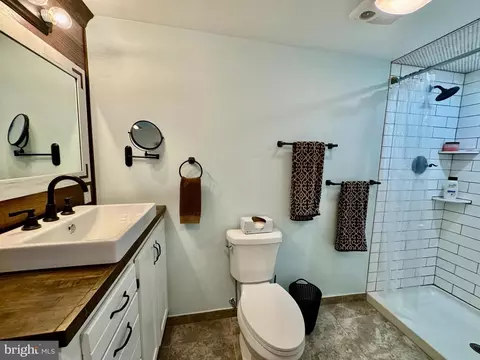 Bath - 570 Chestnut St, Townsend, DE 19734 photo 2 of 3