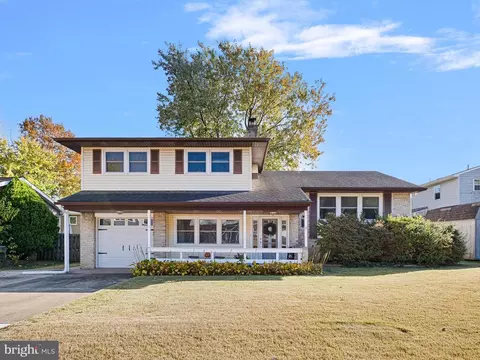 4 Harvest Trl, Newark, DE 19702
