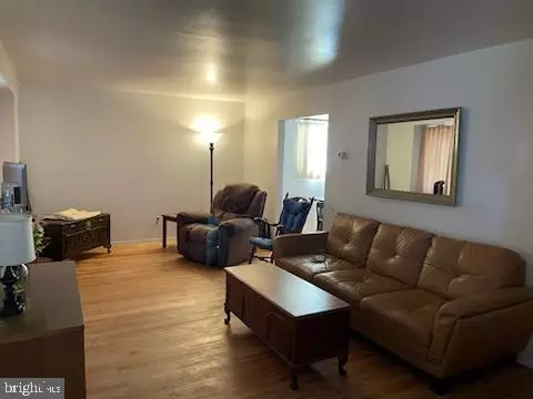 Living - 302 Darwin Dr, Newark, DE 19711 photo 1 of 1