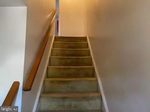 Entry Way - 302 Darwin Dr, Newark, DE 19711 photo 3 of 6