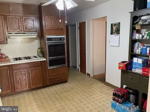 Entry Way - 302 Darwin Dr, Newark, DE 19711 photo 1 of 6