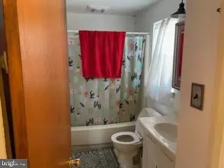 Entry Way - 302 Darwin Dr, Newark, DE 19711 photo 4 of 6