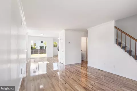 Living - 514 Sparrow Ct, Newark, DE 19702 photo 1 of 4
