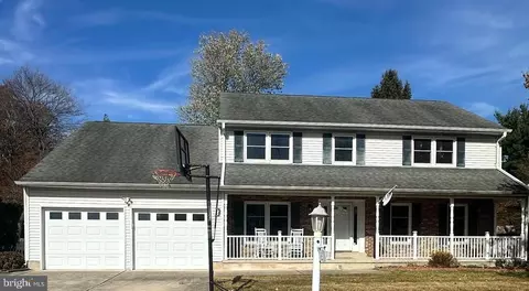 6 Old Stable Ln, Newark, DE 19711