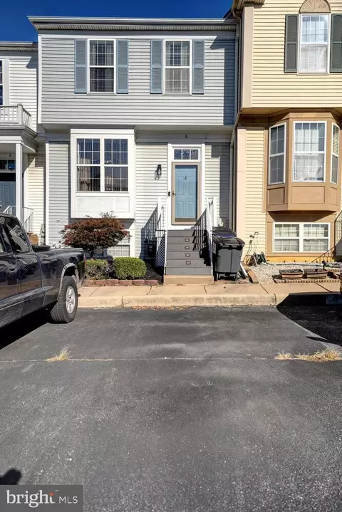 6 Creek Ln, Newark, DE 19702