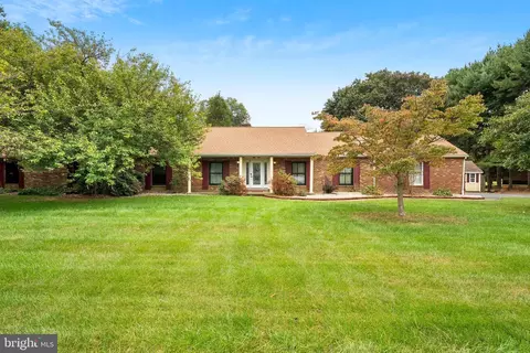 12 Moores Dr, Bear, DE 19701