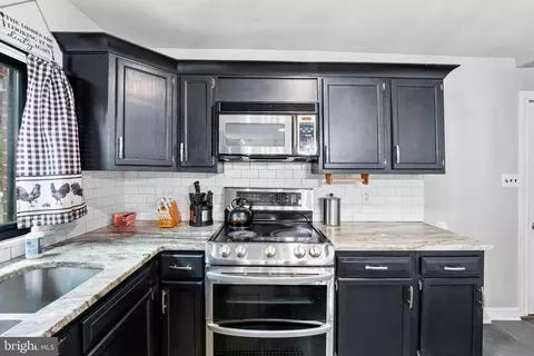 Kitchen - 12 Moores Dr, Bear, DE 19701 photo 2 of 7