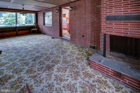Living - 113 E 38th St, Wilmington, DE 19802 photo 4 of 5