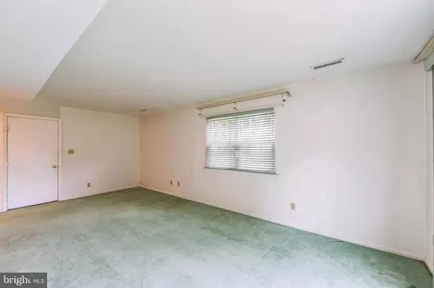 Living - 106 Upper Valley Ln, Newark, DE 19711 photo 10 of 10