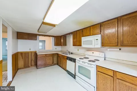 Kitchen - 106 Upper Valley Ln, Newark, DE 19711 photo 3 of 3