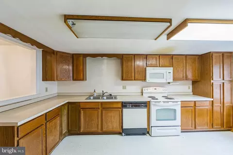 Kitchen - 106 Upper Valley Ln, Newark, DE 19711 photo 2 of 3