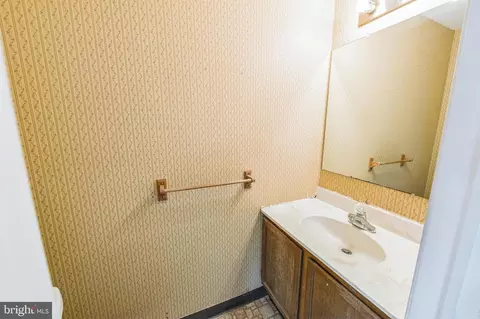 Bath - 106 Upper Valley Ln, Newark, DE 19711 photo 1 of 2