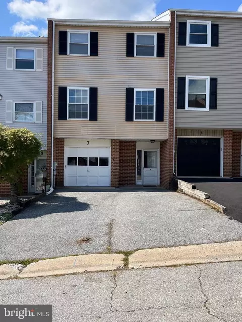 7 Ansonia Ct, Newark, DE 19711