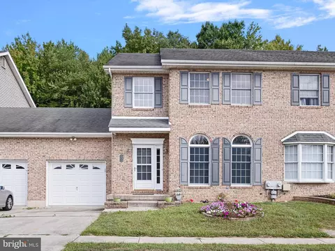 8 Dynasty Dr, Bear, DE 19701 photo 2