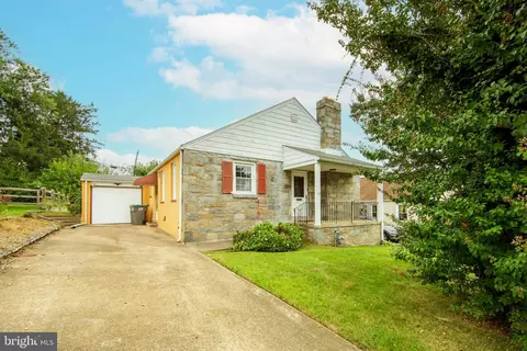 13 Lexington Dr, Claymont, DE 19703