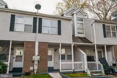 7 Brian Ct, New Castle, DE 19720 photo 2