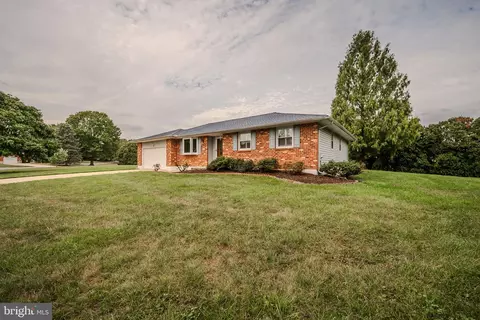 3 Jannsen Ct, Bear, DE 19701 photo 2
