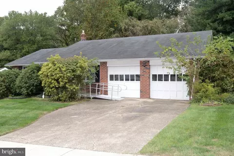 18 Decker Dr, Newark, DE 19711