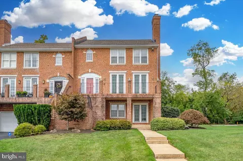 21 Stone Tower Ln, Wilmington, DE 19803