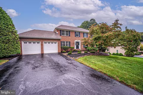 15 Running Brook Ln, Newark, DE 19711