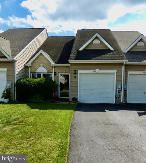208 Gladstone Way, Bear, DE 19701
