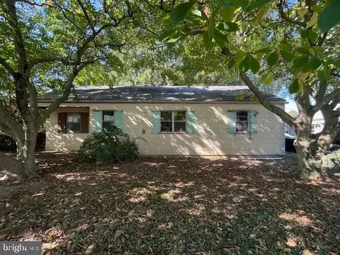 806 Harwood Rd, Wilmington, DE 19804