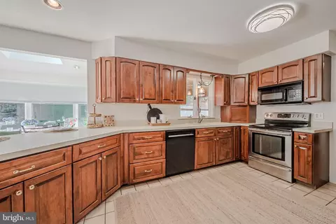 Kitchen - 8 Bent Tree Cir, Hockessin, DE 19707 photo 2 of 4