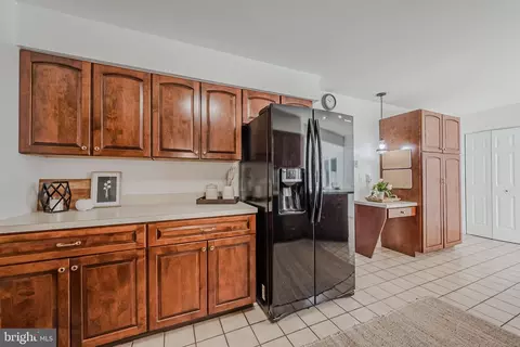 Kitchen - 8 Bent Tree Cir, Hockessin, DE 19707 photo 3 of 4