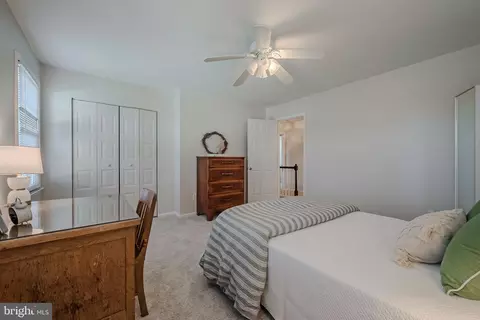 Bedroom - 8 Bent Tree Cir, Hockessin, DE 19707 photo 3 of 11